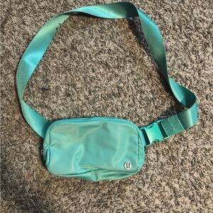 lulu lemon belt bag